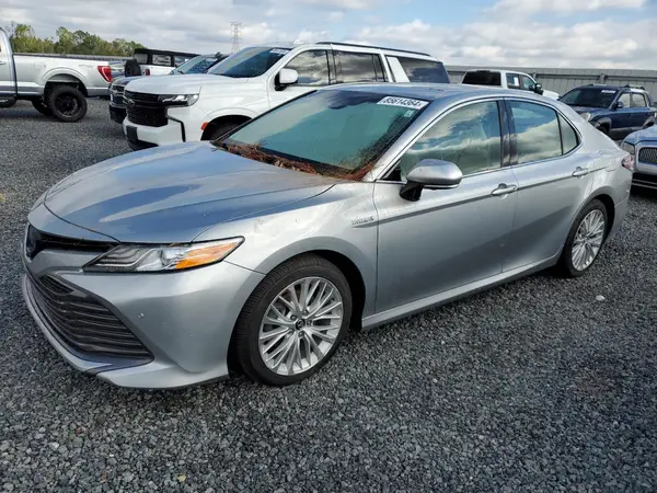 4T1B21HK0JU008300 2018 TOYOTA CAMRY - Image 1