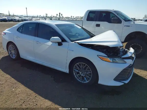 4T1B21HK0JU009754 2018 TOYOTA CAMRY - Image 1