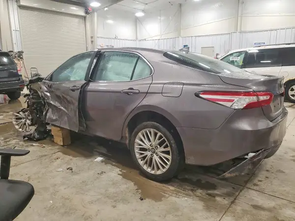 4T1B21HK0JU501877 2018 TOYOTA CAMRY - Image 2