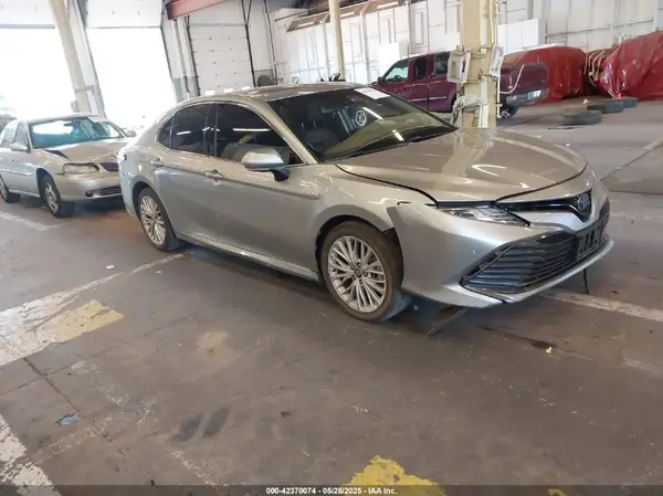 4T1B21HK0JU505248 2018 TOYOTA CAMRY - Image 1
