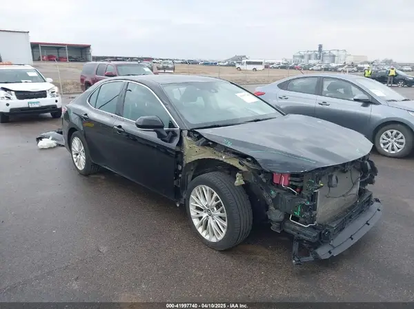 4T1B21HK0KU013174 2019 TOYOTA CAMRY - Image 1