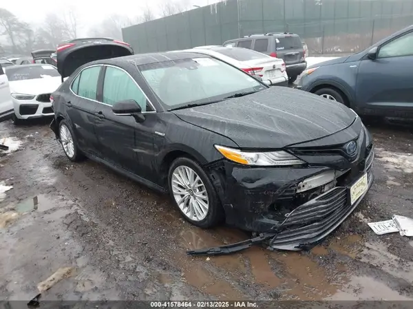 4T1B21HK1JU002120 2018 TOYOTA CAMRY - Image 1