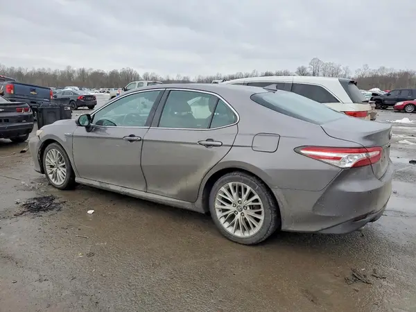 4T1B21HK1JU005227 2018 TOYOTA CAMRY - Image 2