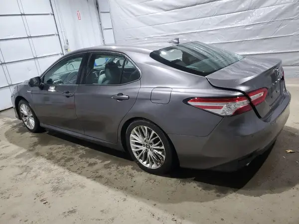 4T1B21HK1JU009682 2018 TOYOTA CAMRY - Image 2