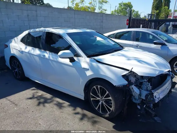 4T1B21HK2JU004278 2018 TOYOTA CAMRY - Image 1