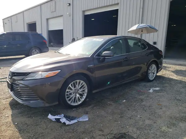 4T1B21HK2JU004295 2018 TOYOTA CAMRY - Image 1