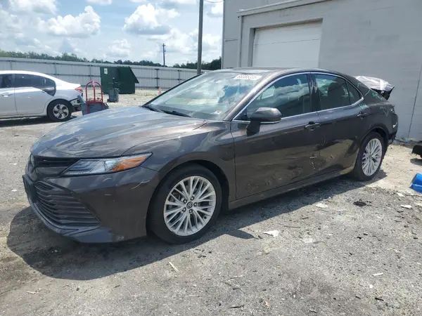 4T1B21HK2JU504599 2018 TOYOTA CAMRY - Image 1