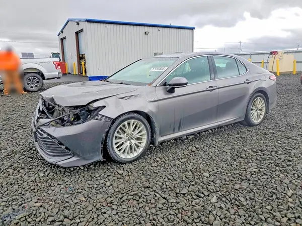 4T1B21HK2JU505347 2018 TOYOTA CAMRY - Image 1