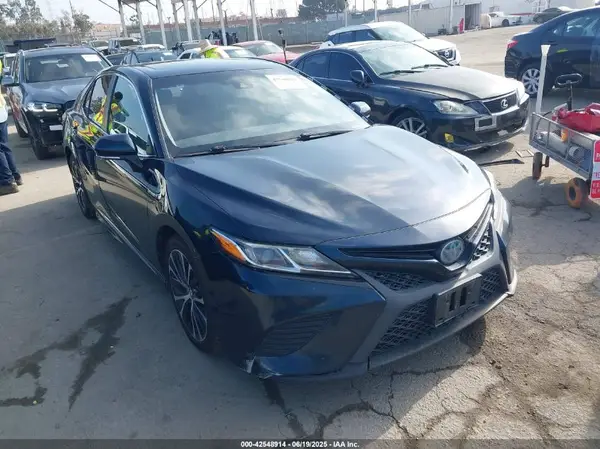 4T1B21HK2JU505672 2018 TOYOTA CAMRY - Image 1
