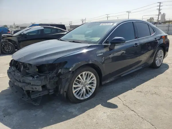 4T1B21HK2JU506708 2018 TOYOTA CAMRY - Image 1