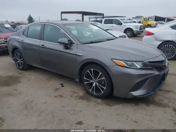 4T1B21HK2JU507762 2018 TOYOTA CAMRY - Image 1