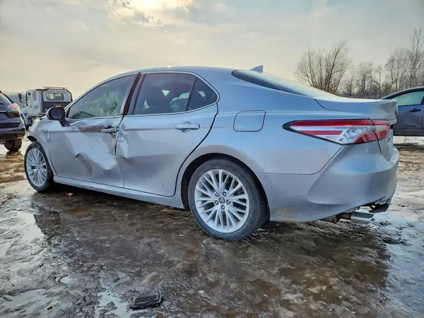 4T1B21HK2KU013256 2019 TOYOTA CAMRY - Image 2
