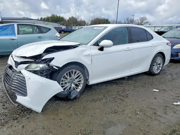 4T1B21HK2KU516768 2019 TOYOTA CAMRY - Image 1