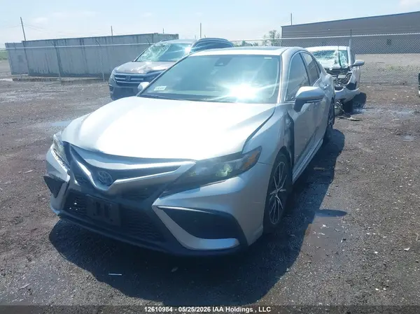 4T1B21HK2MU016063 2021 TOYOTA CAMRY - Image 2
