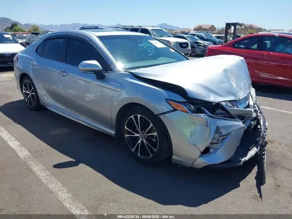 4T1B21HK3JU001163 2018 TOYOTA CAMRY - Image 1