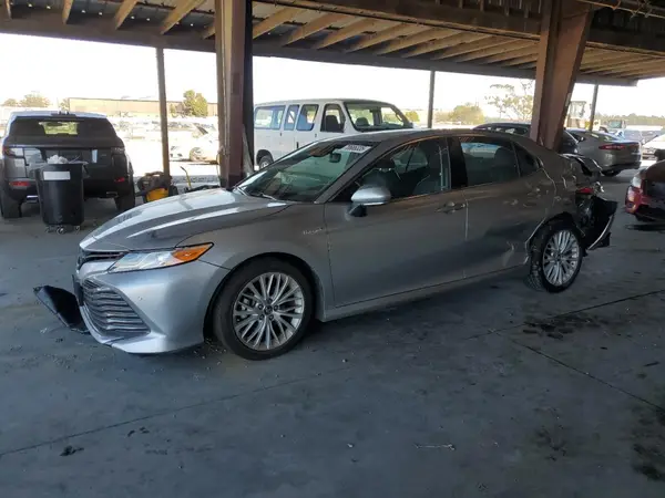 4T1B21HK3JU004032 2018 TOYOTA CAMRY - Image 1