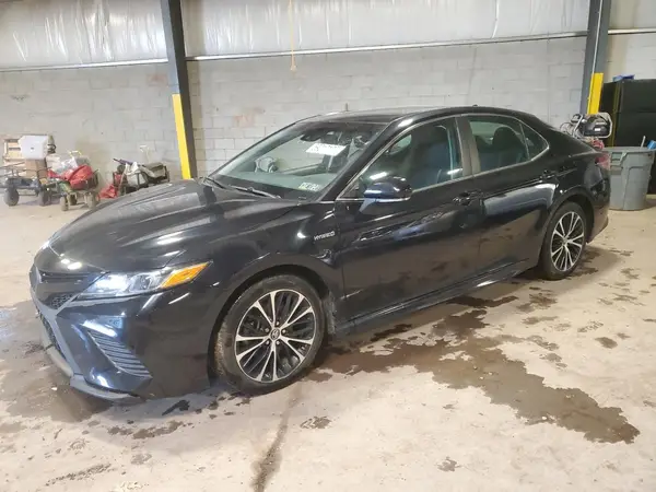 4T1B21HK3JU005987 2018 TOYOTA CAMRY - Image 1