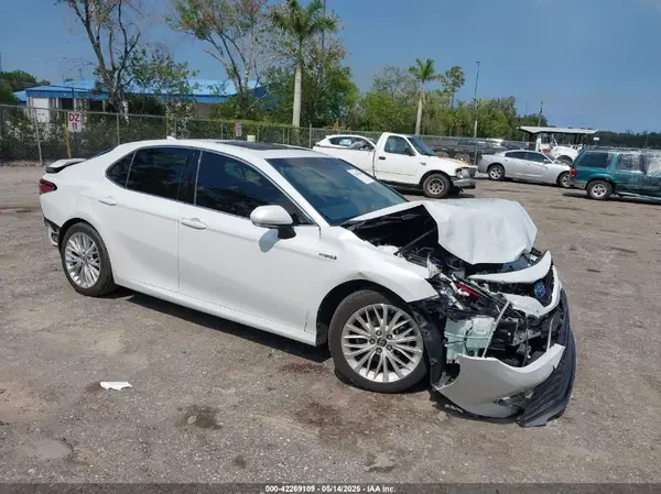 4T1B21HK4JU002788 2018 TOYOTA CAMRY - Image 1