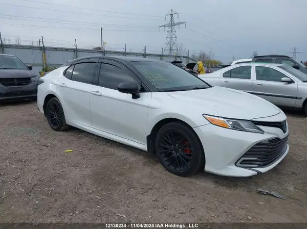 4T1B21HK4JU003083 2018 TOYOTA CAMRY - Image 1