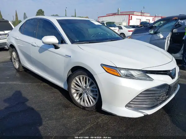 4T1B21HK4JU006372 2018 TOYOTA CAMRY - Image 1
