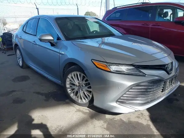 4T1B21HK5JU008406 2018 TOYOTA CAMRY - Image 1