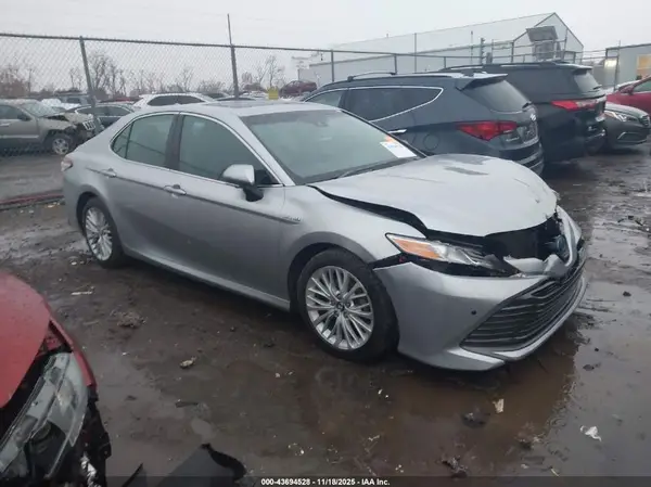 4T1B21HK5JU502667 2018 TOYOTA CAMRY - Image 1