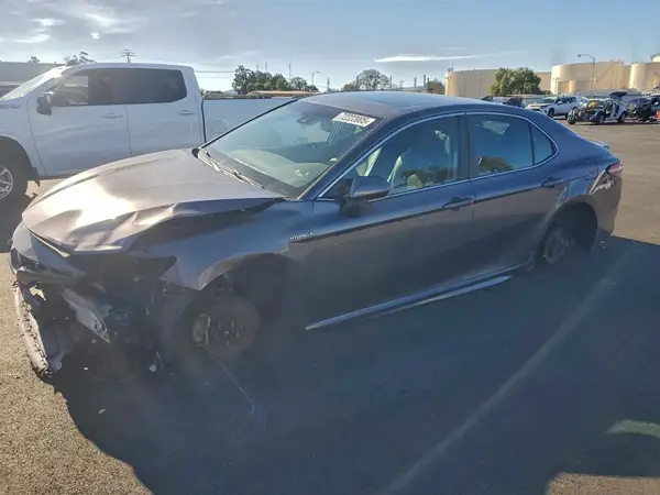 4T1B21HK5JU509330 2018 TOYOTA CAMRY - Image 1