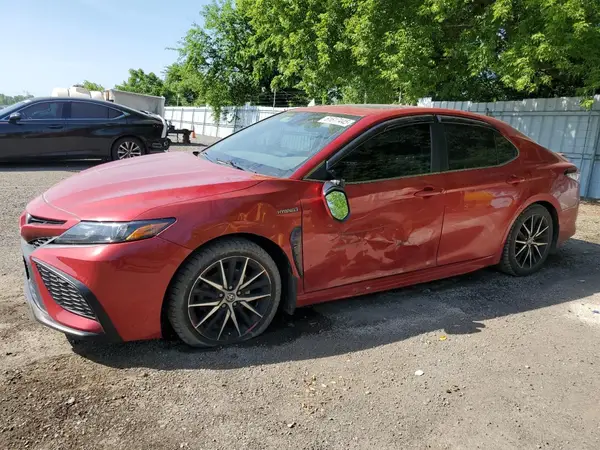 4T1B21HK5MU015215 2021 TOYOTA CAMRY - Image 1