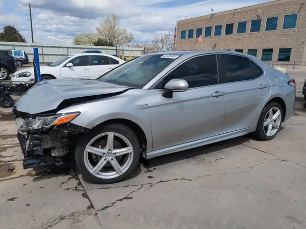 4T1B21HK6JU002064 2018 TOYOTA CAMRY - Image 1