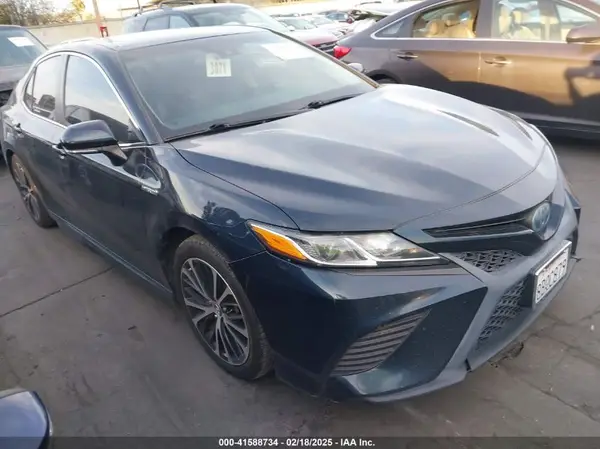 4T1B21HK6JU502693 2018 TOYOTA CAMRY - Image 1