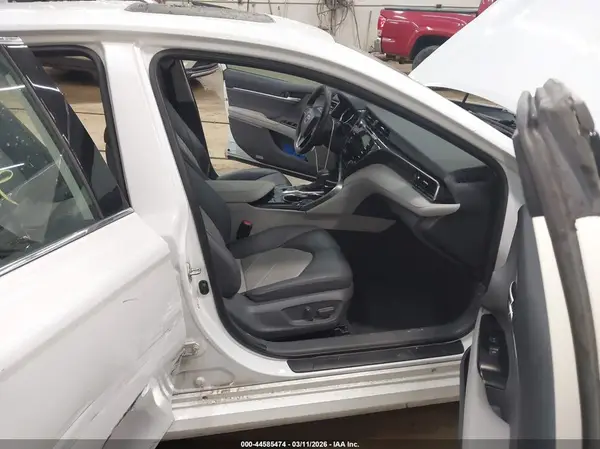 4T1B21HK6KU513873 2019 TOYOTA CAMRY - Image 1