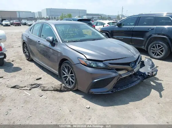 4T1B21HK6MU016390 2021 TOYOTA CAMRY - Image 1