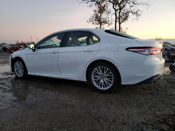 4T1B21HK7JU005538 2018 TOYOTA CAMRY - Image 2