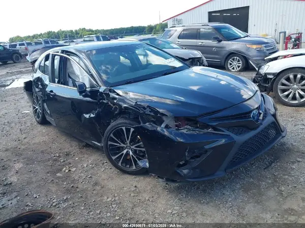 4T1B21HK7JU006415 2018 TOYOTA CAMRY - Image 1