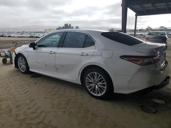 4T1B21HK7JU504744 2018 TOYOTA CAMRY - Image 2