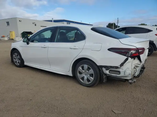4T1B21HK7NU016724 2022 TOYOTA CAMRY - Image 2