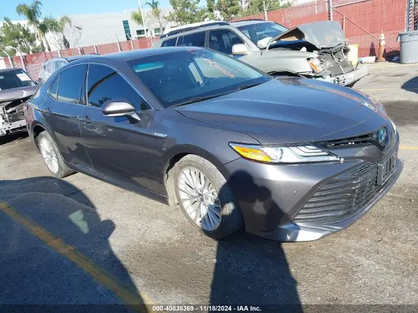 4T1B21HK8JU001854 2018 TOYOTA CAMRY - Image 1