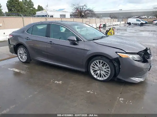 4T1B21HK8JU006116 2018 TOYOTA CAMRY - Image 1