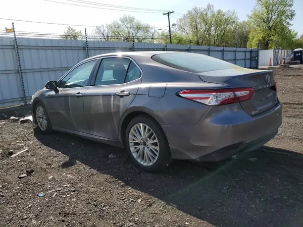 4T1B21HK8JU009498 2018 TOYOTA CAMRY - Image 2