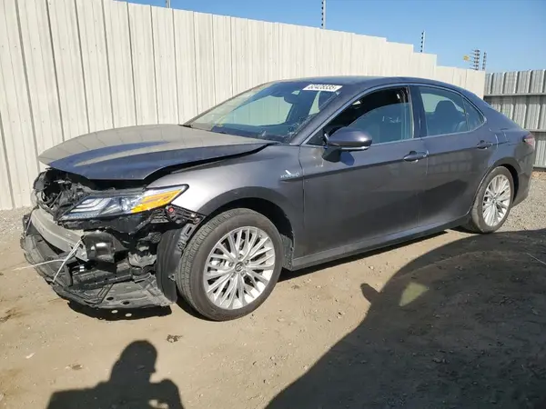 4T1B21HK8JU504784 2018 TOYOTA CAMRY - Image 1