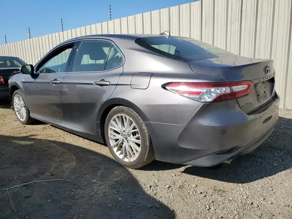 4T1B21HK8JU504784 2018 TOYOTA CAMRY - Image 2
