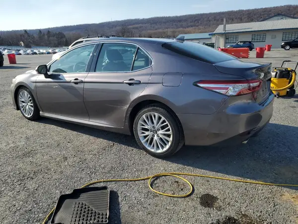 4T1B21HK8JU508446 2018 TOYOTA CAMRY - Image 2