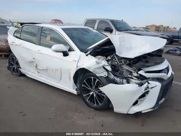 4T1B21HK9JU006805 2018 TOYOTA CAMRY - Image 1