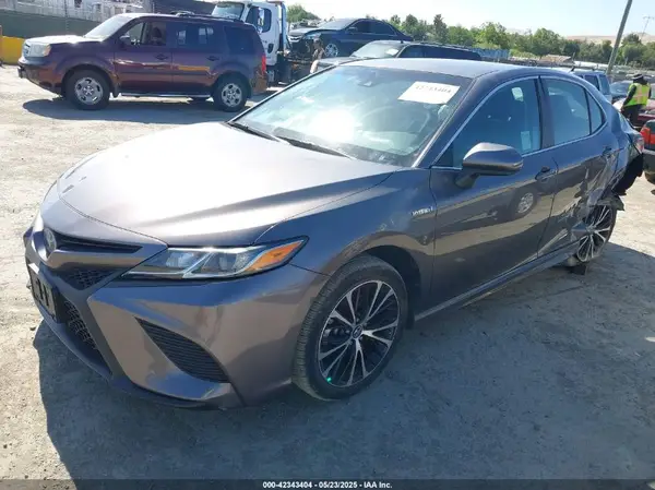 4T1B21HK9JU508570 2018 TOYOTA CAMRY - Image 2