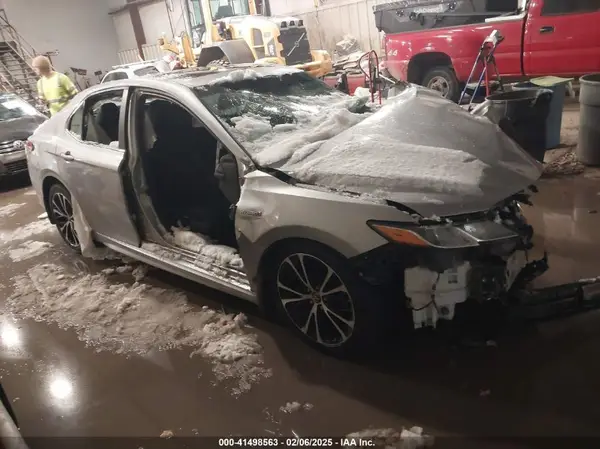 4T1B21HKXJU505905 2018 TOYOTA CAMRY - Image 1