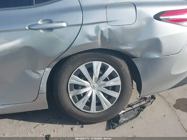 2019 TOYOTA CAMRY auction photo 6