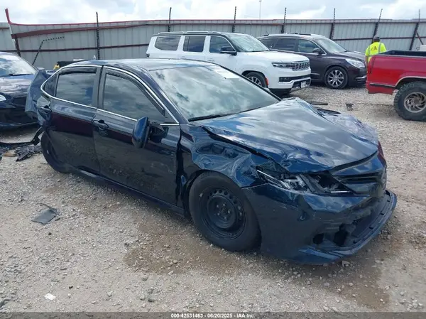 4T1B31HK8JU504572 2018 TOYOTA CAMRY - Image 1