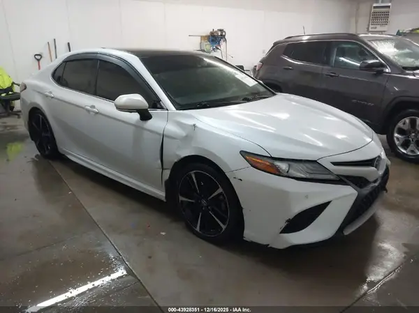 4T1B61HK0JU002047 2018 TOYOTA CAMRY - Image 1