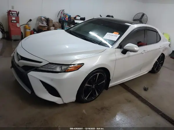 4T1B61HK0JU002047 2018 TOYOTA CAMRY - Image 2
