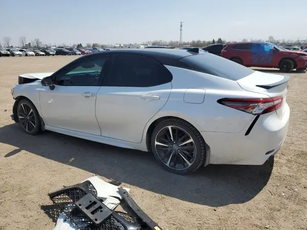 4T1B61HK0JU003084 2018 TOYOTA CAMRY - Image 2